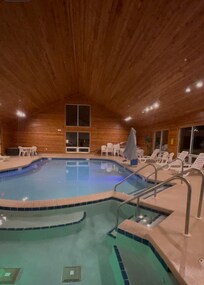 Pool very spacious and hot tub very warm just hot tus bubbles were not working 🙃