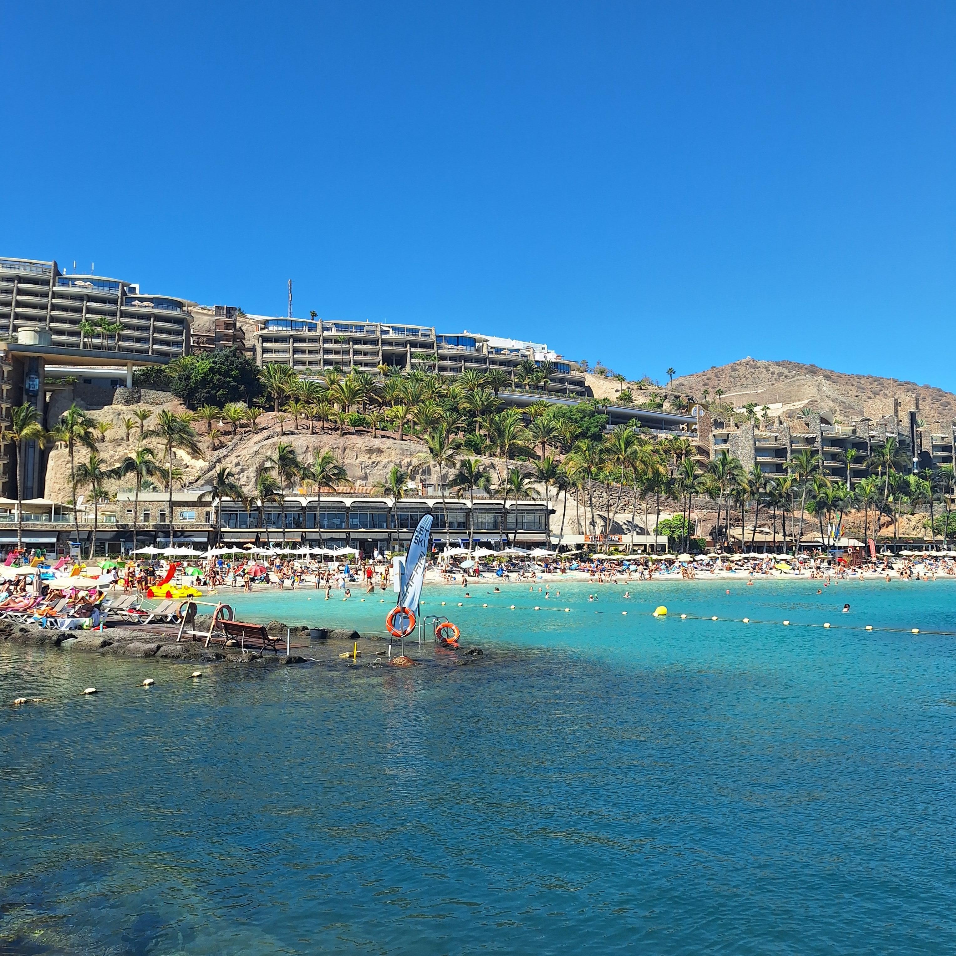 Anfi beach kort promenad från hotellet 