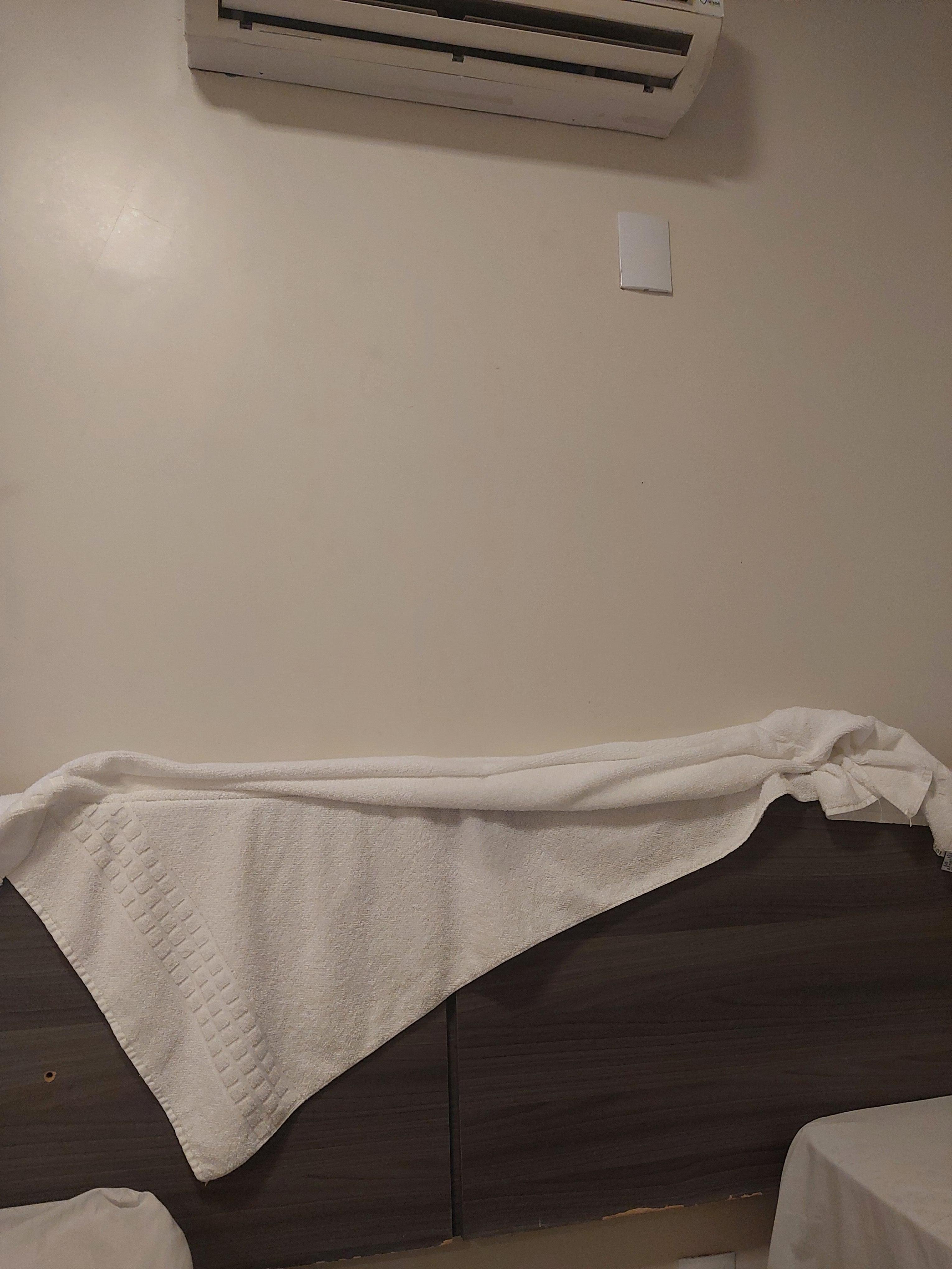 O ar pingando... colocamos uma toalha pra não molhar as camas...