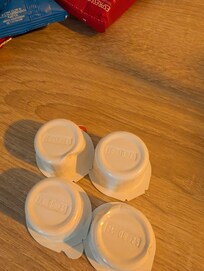 Über 4 Monate abgelaufene Kaffesahne. Wir waren im Hotel von 03.11 bis 08.11