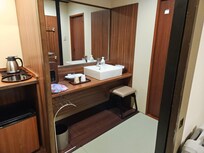 洗面台奥にトイレ