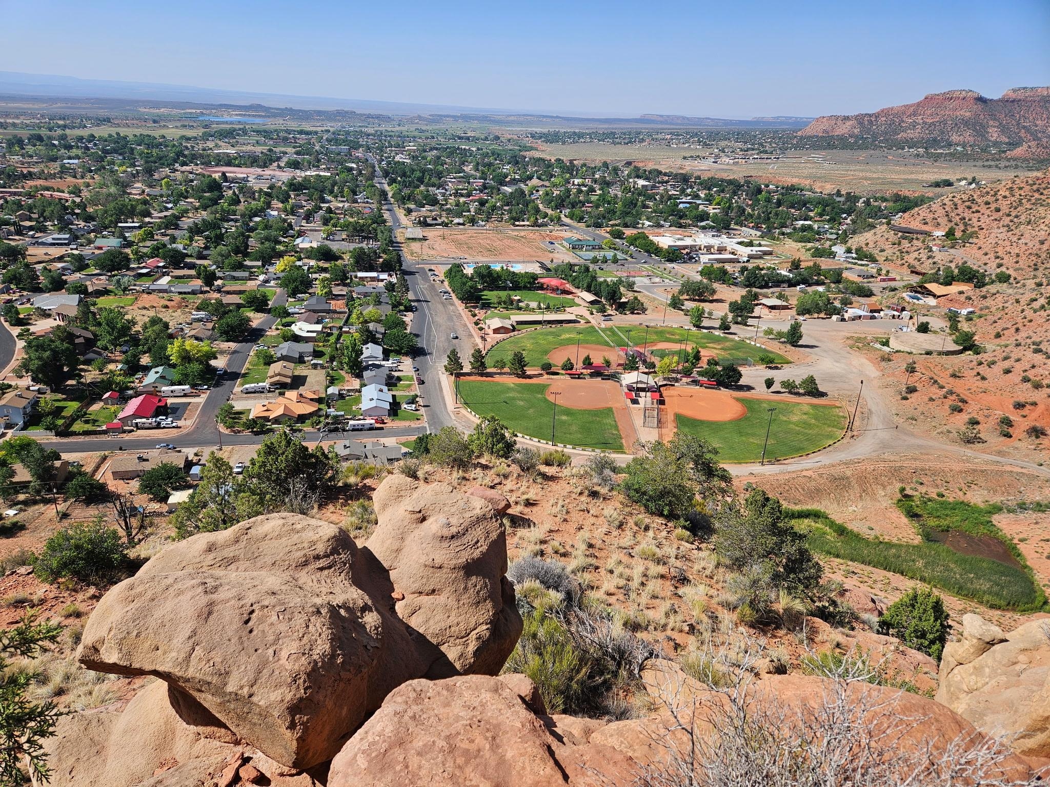 Great hike, doable for dogs & kids & active older adults (all seen on the trail)