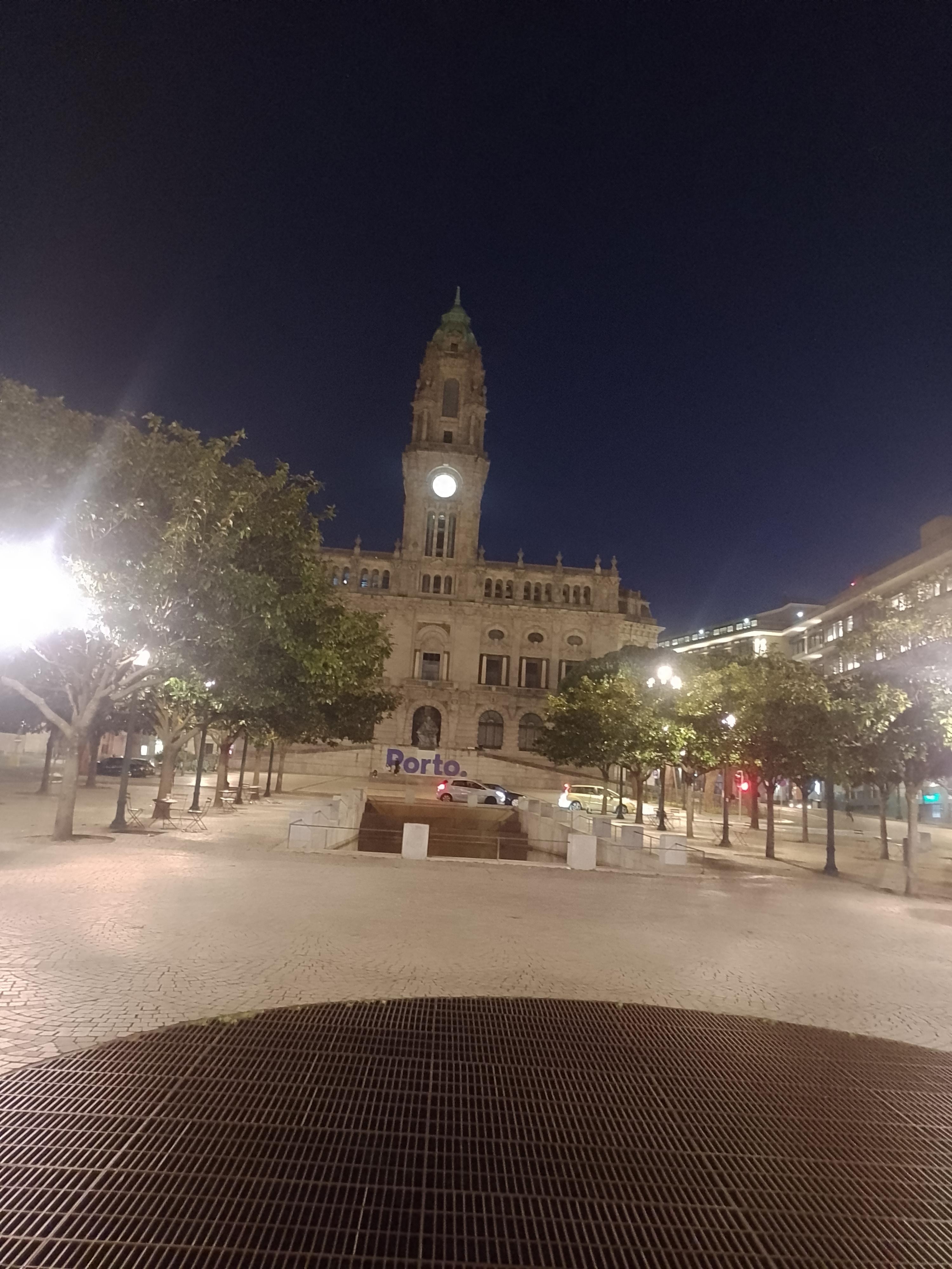 A 100 metros del hotel