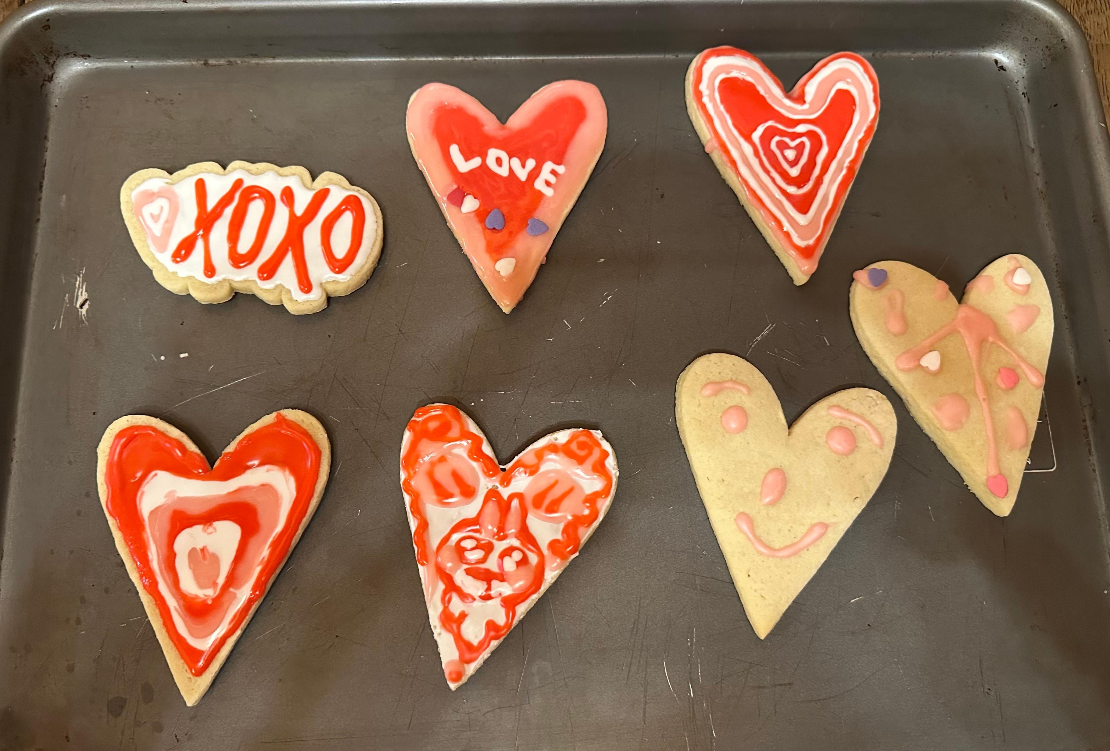 The kitchen table was big enough for all of us to decorate our cookies! 