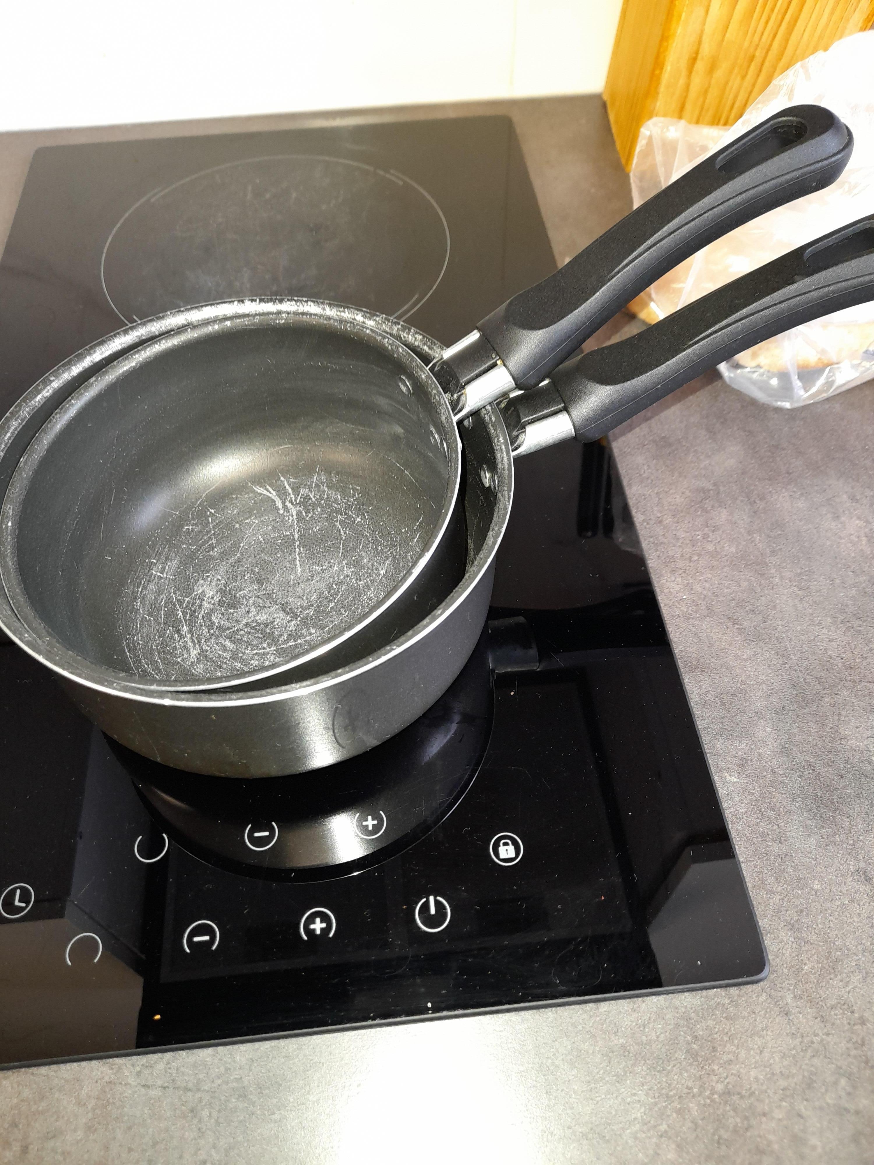 Uniquement 2 petites casseroles et dans un état déplorable 