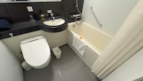 ゆったりと入れるバスタブとアヒル隊長