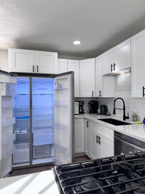 Kitchen was the perfect size for making Thanksgiving dinner for our family and storing leftovers.