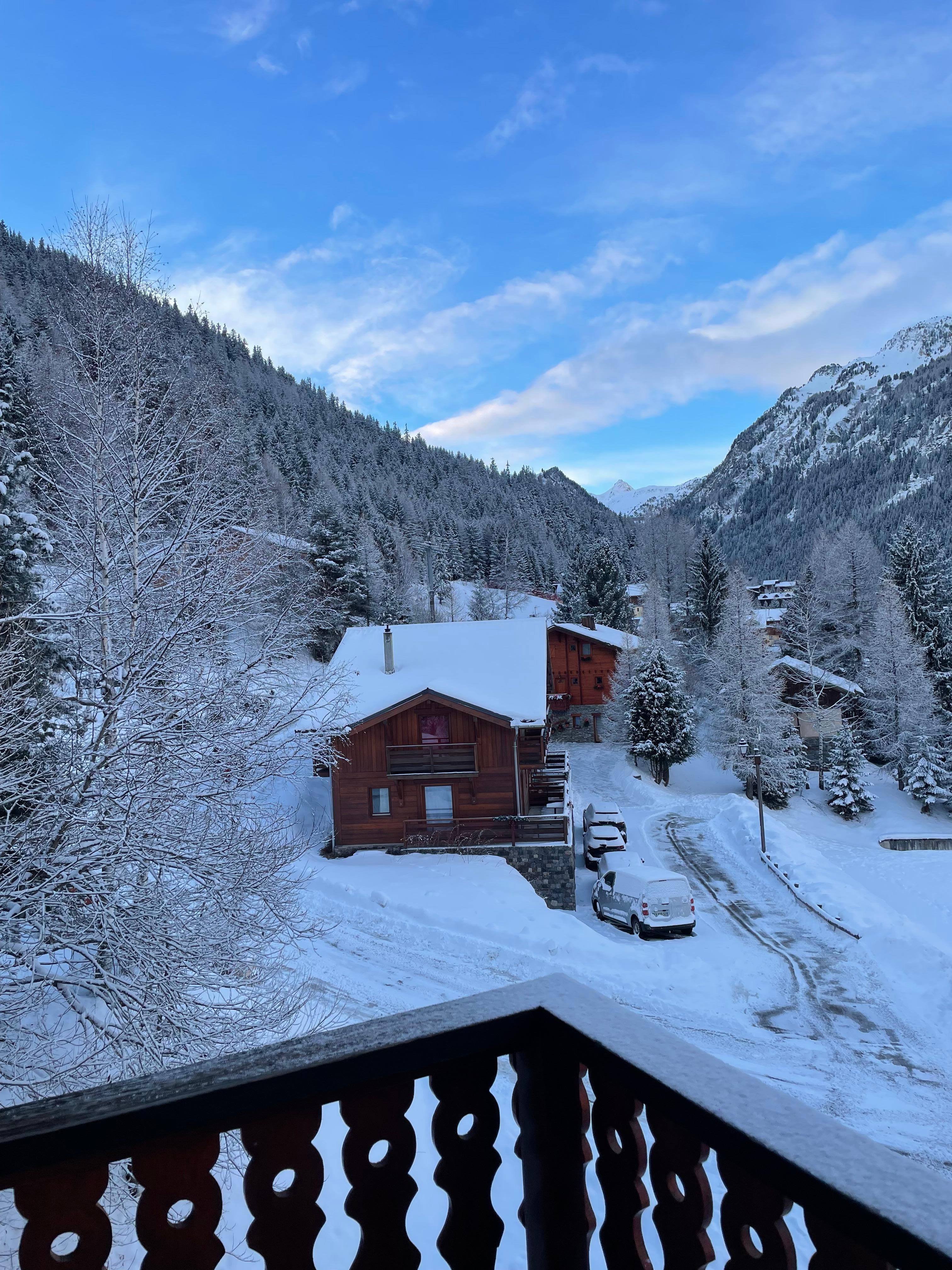 Vue du chalet le jour