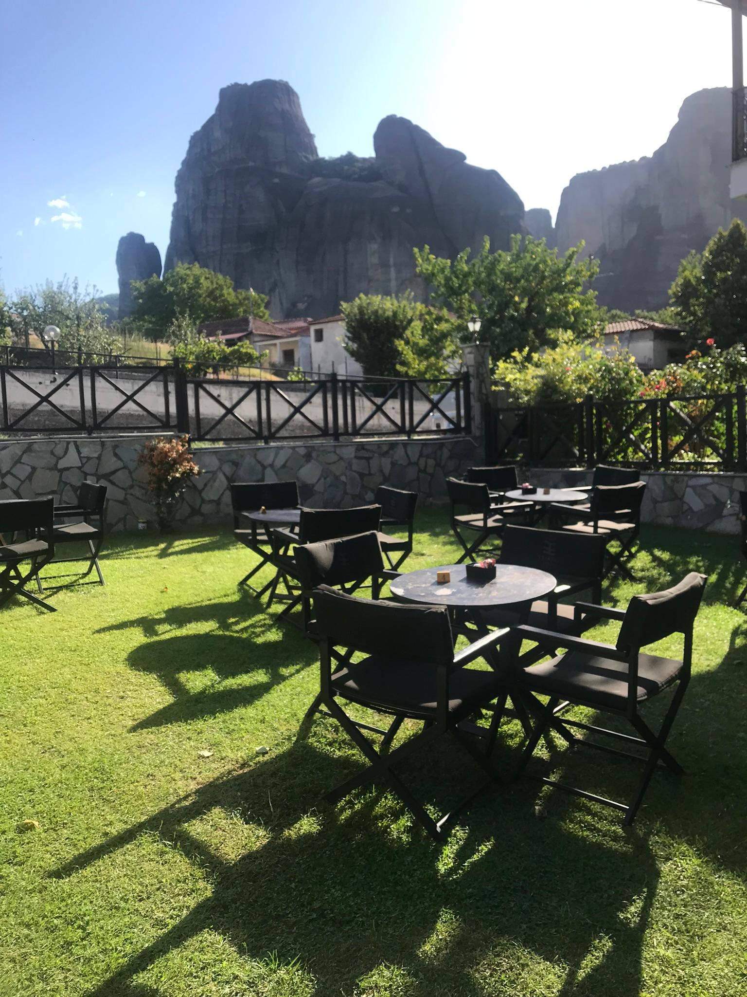 Terrasse très appéciée pour les petits déjeuners et au retour des excursions