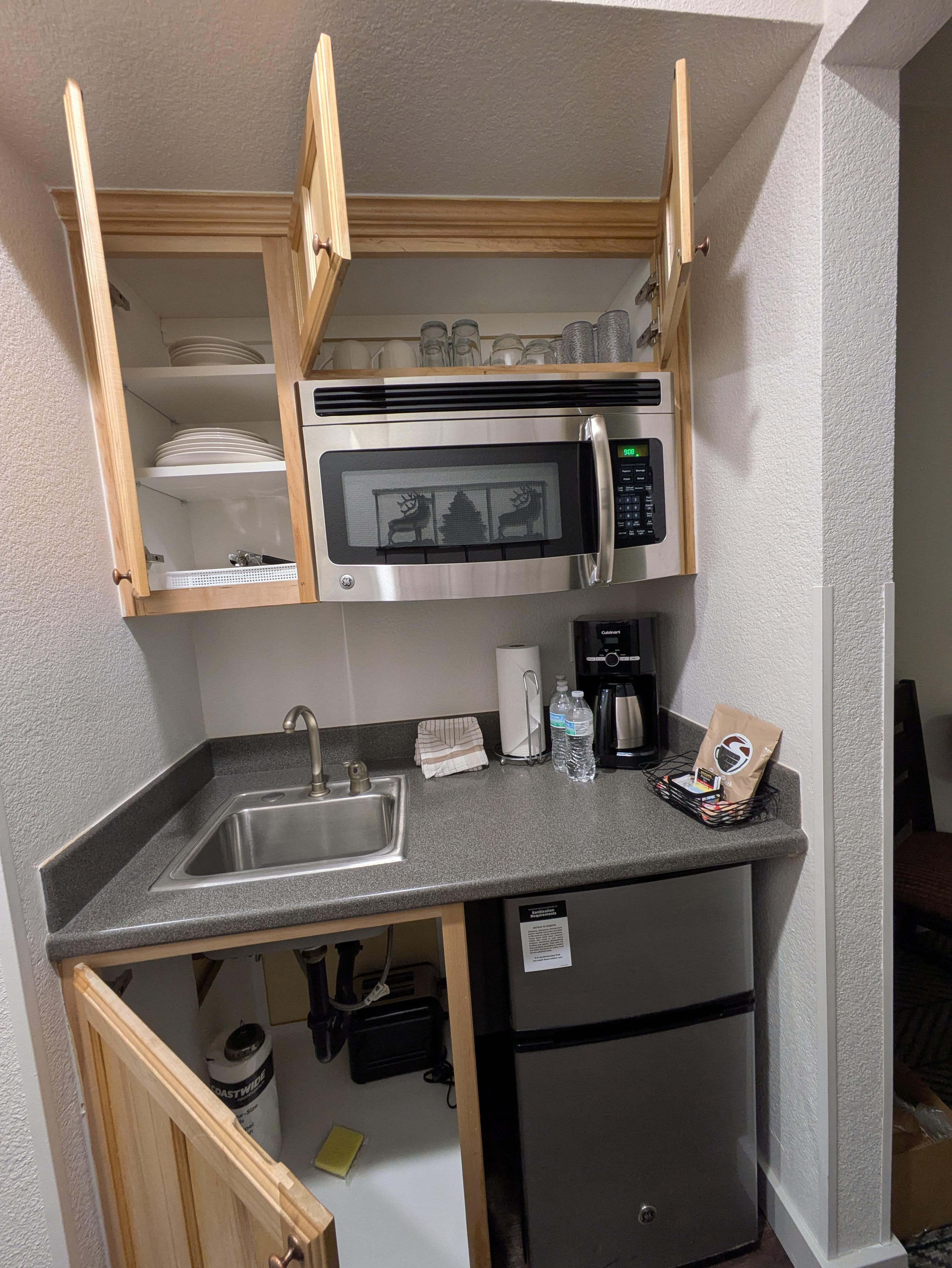 Nice kitchenette amenities