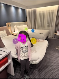 Family room deco with balloons