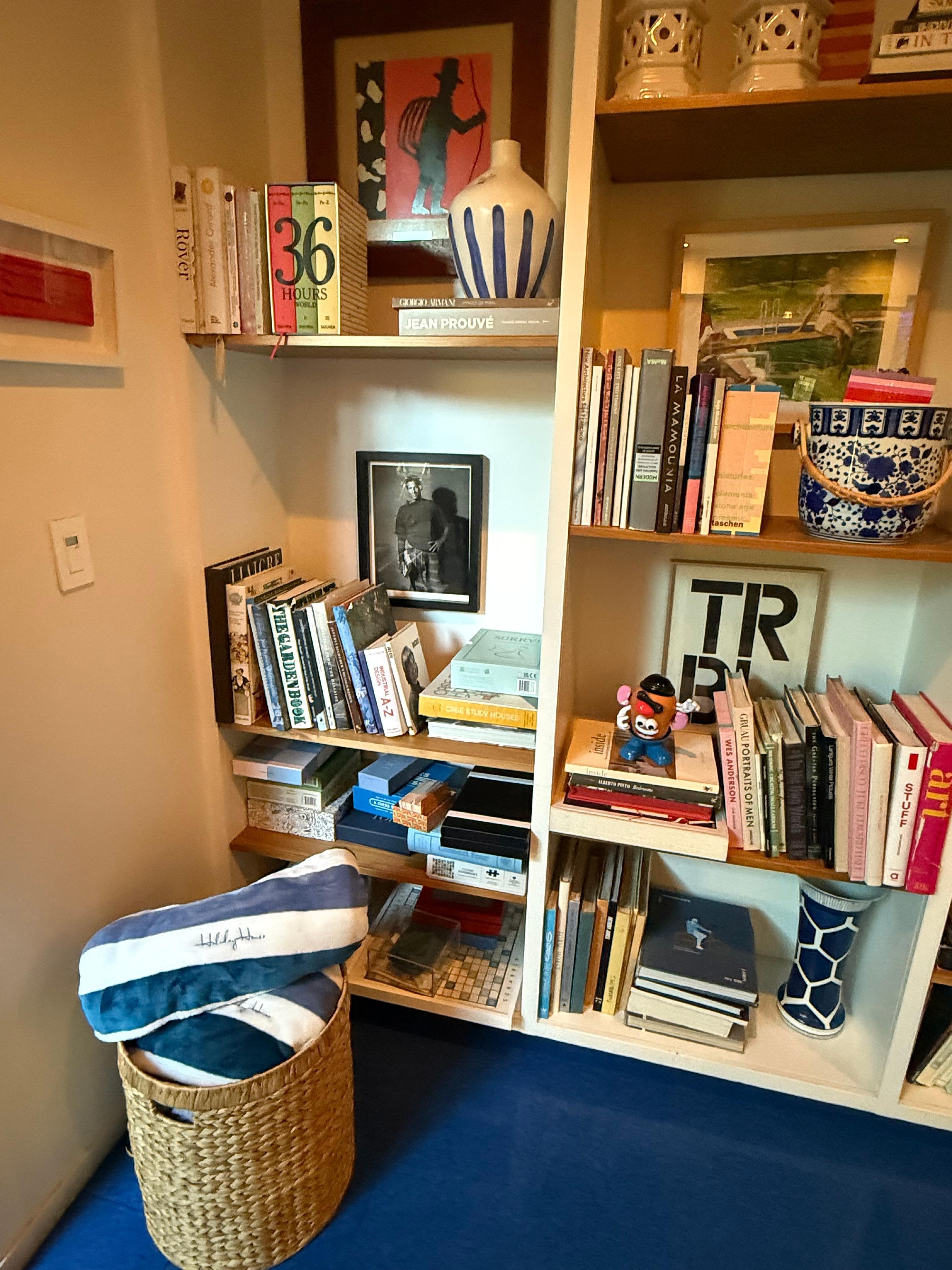 Books and games available to borrow in the lobby 