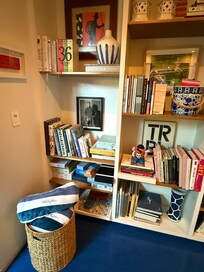 Books and games available to borrow in the lobby