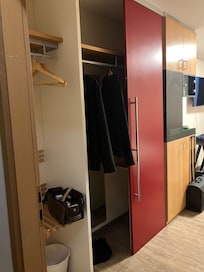 Schrank im Einzelzimmer