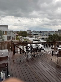 Great upper deck overlooking the neighborhood and canal for those cozy BBQ dinners