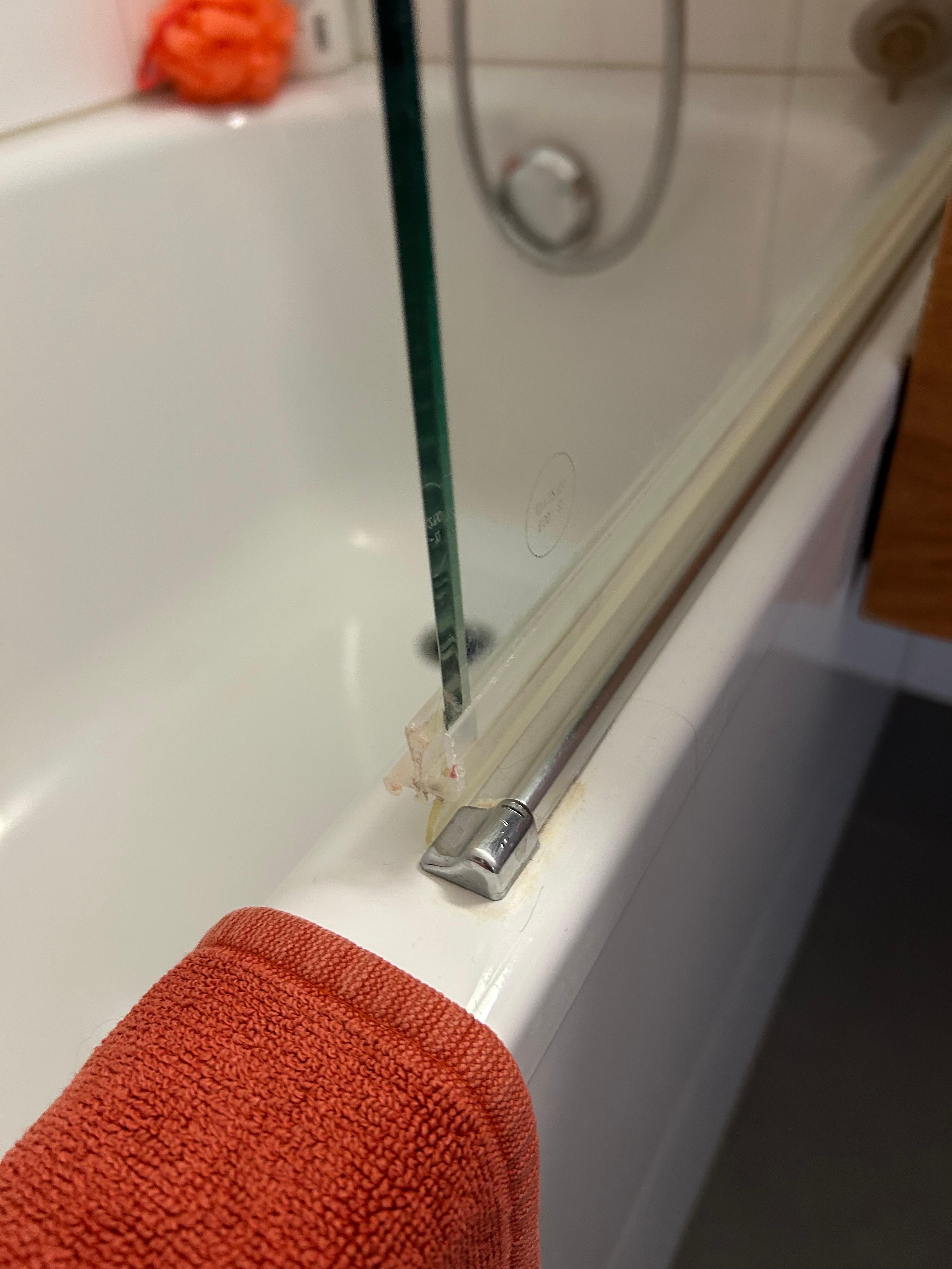 Shower glass wall