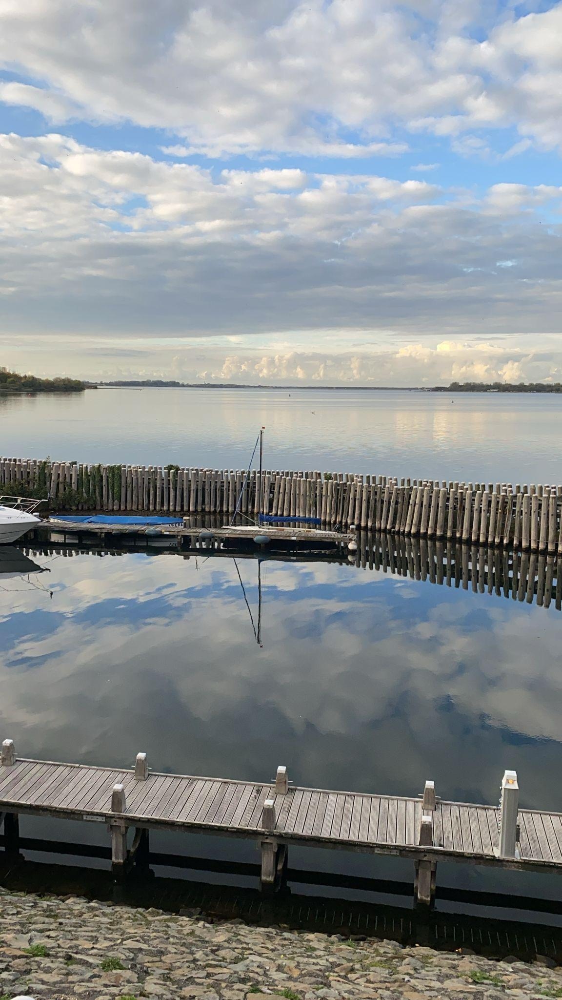 Uitzicht op de haven ingang en het Veerse meer