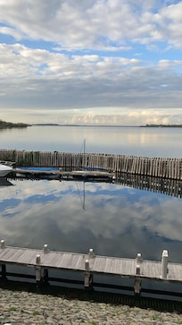 Uitzicht op de haven ingang en het Veerse meer