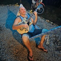 Music after dinner by the host. Really nice evening vibes