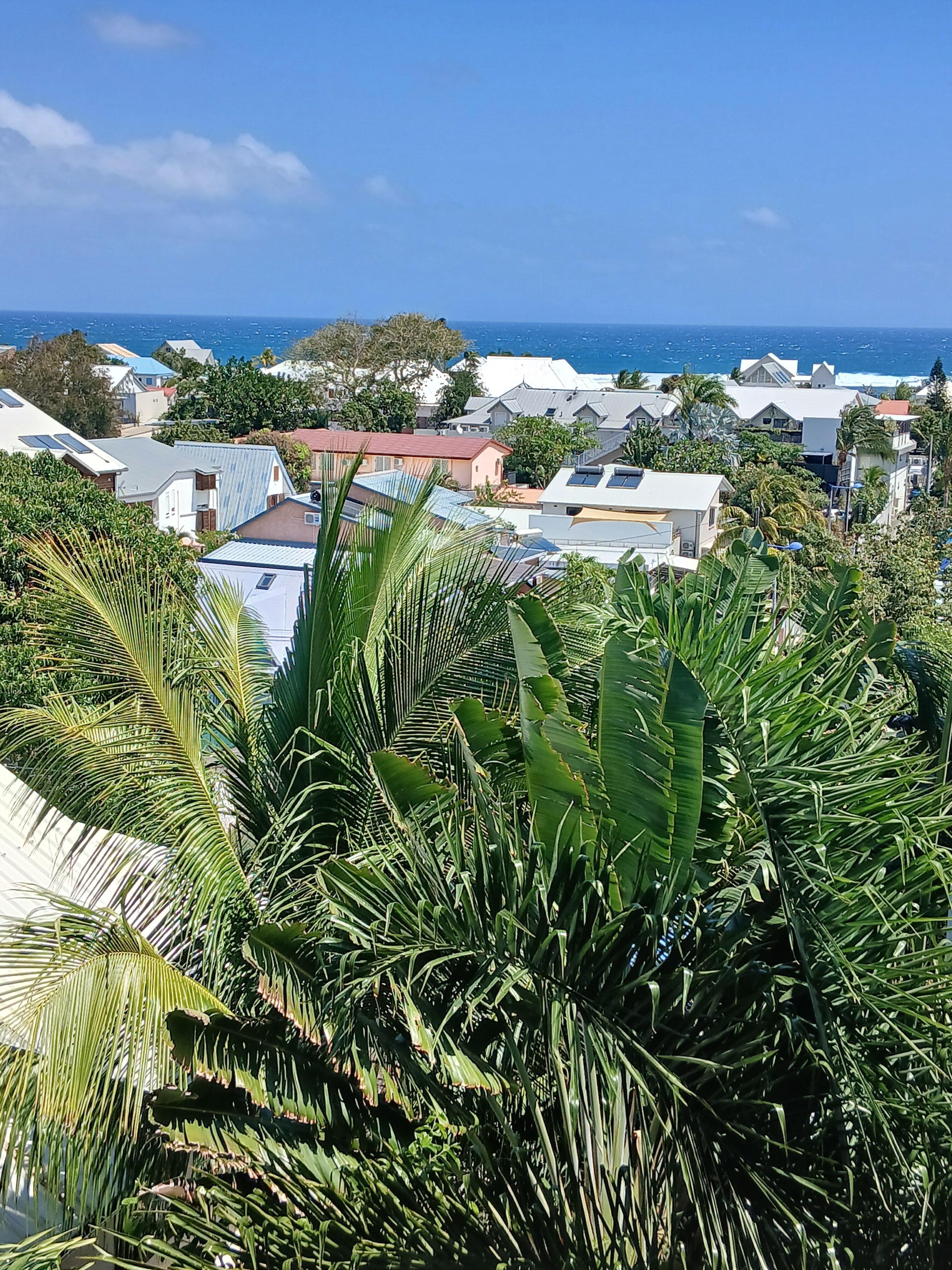 Vue de la terrasse et d’une des chambres