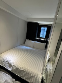 ベッドぴったり収まって 意外と安心感あってよく眠れる