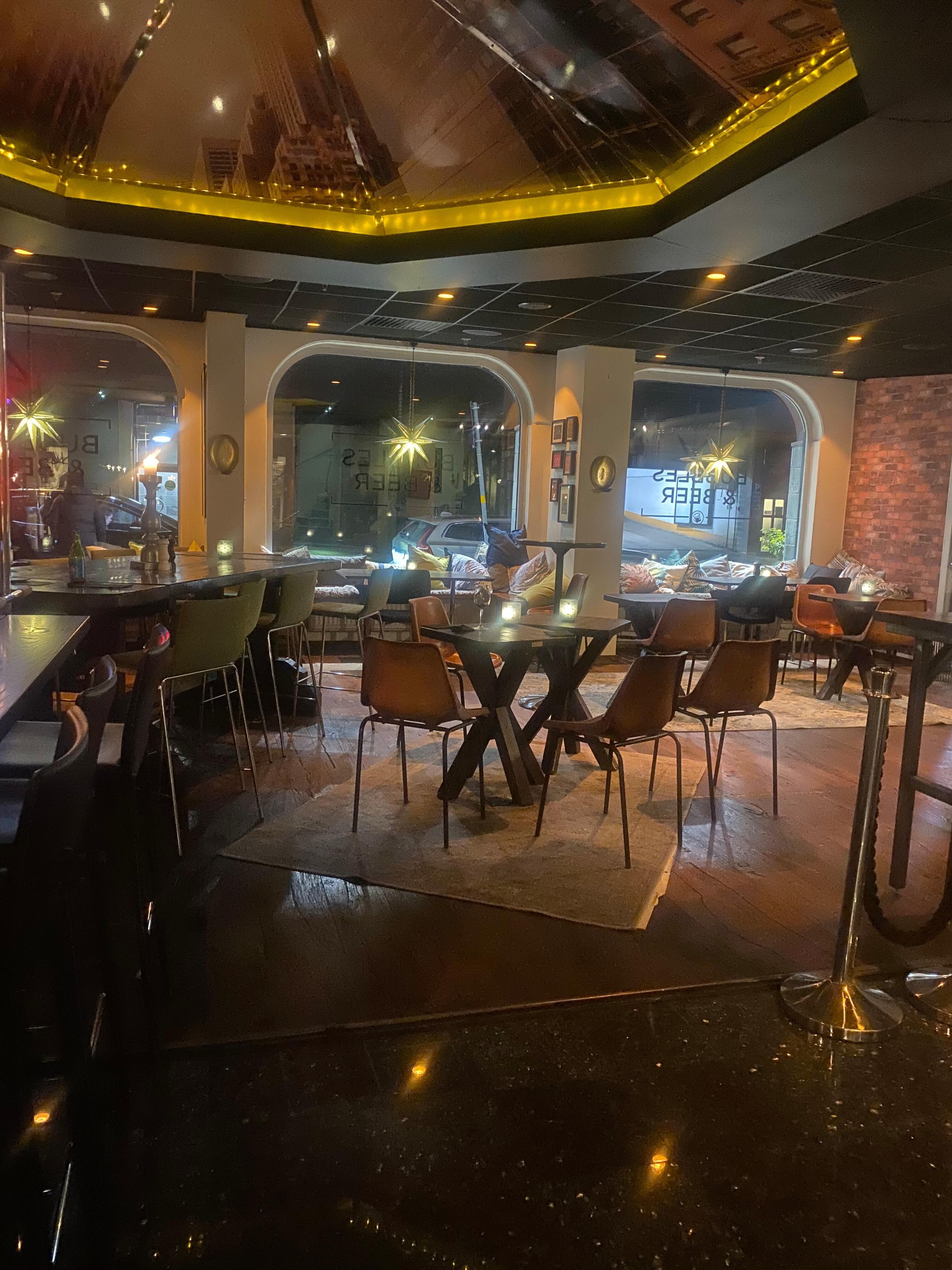 Bubbles & Beer Bar 