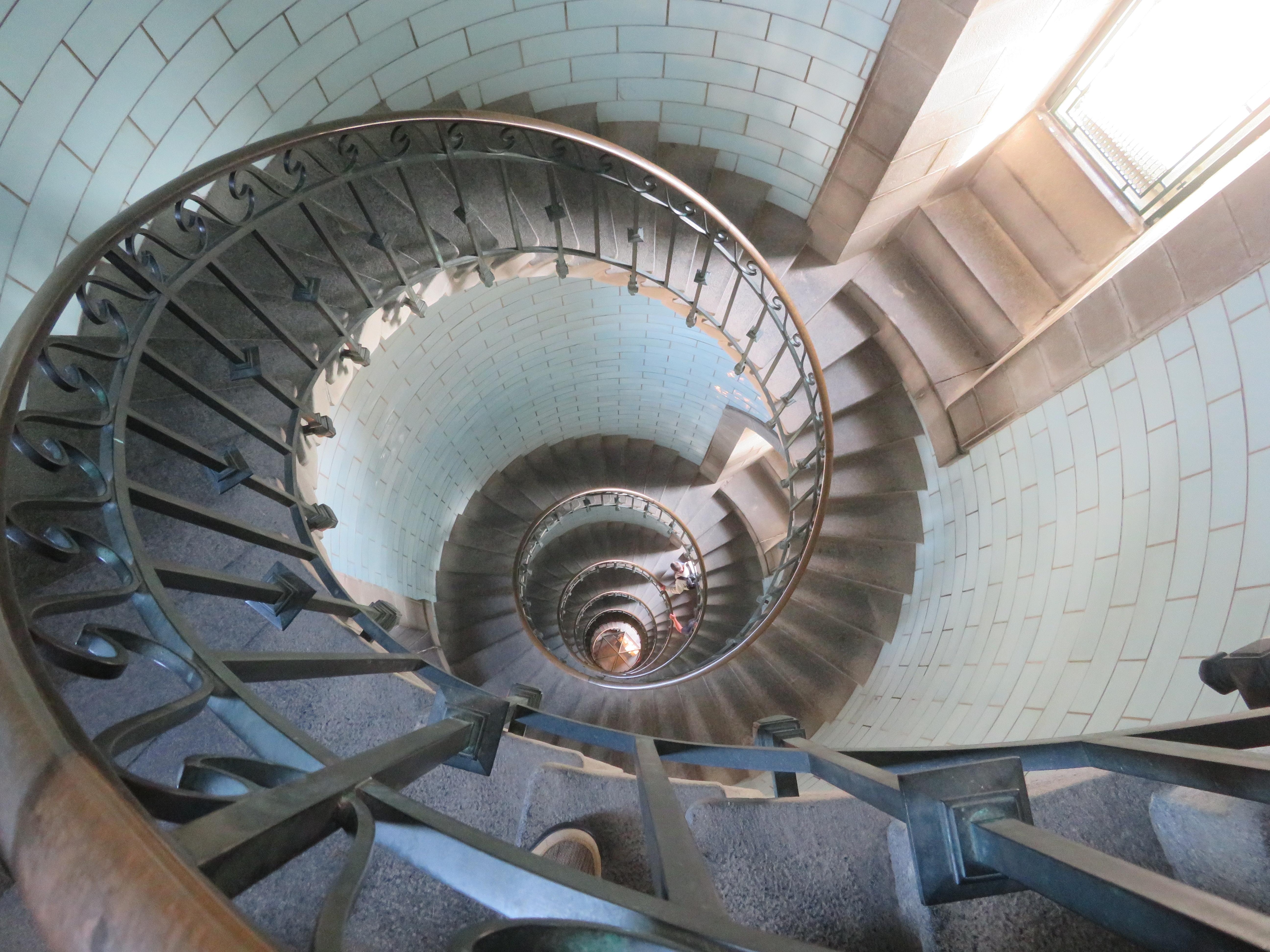 Les marches (290) du phare