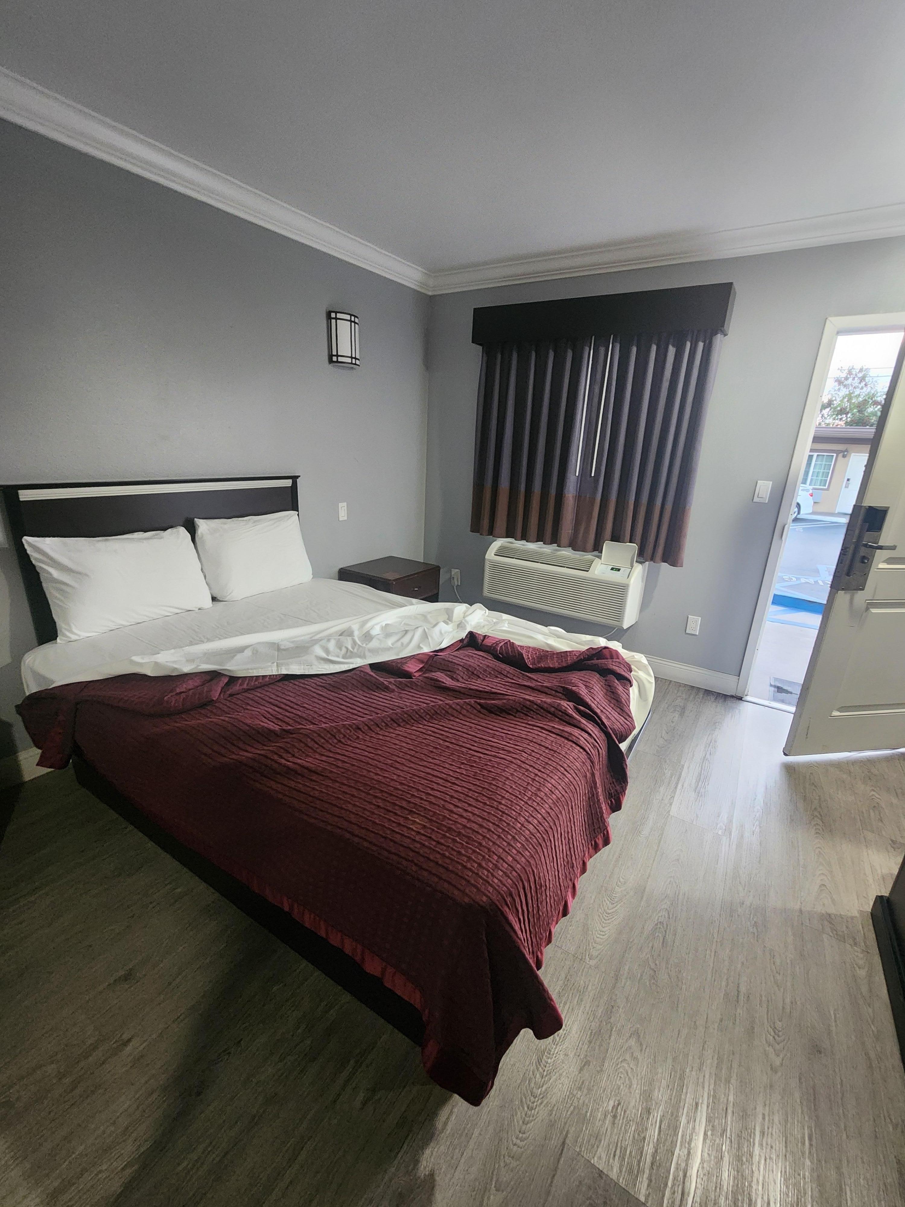 The AC gets real cold. The bed was not the most comfortable but it wasn't unbearable. The pillows were not fluffy. 