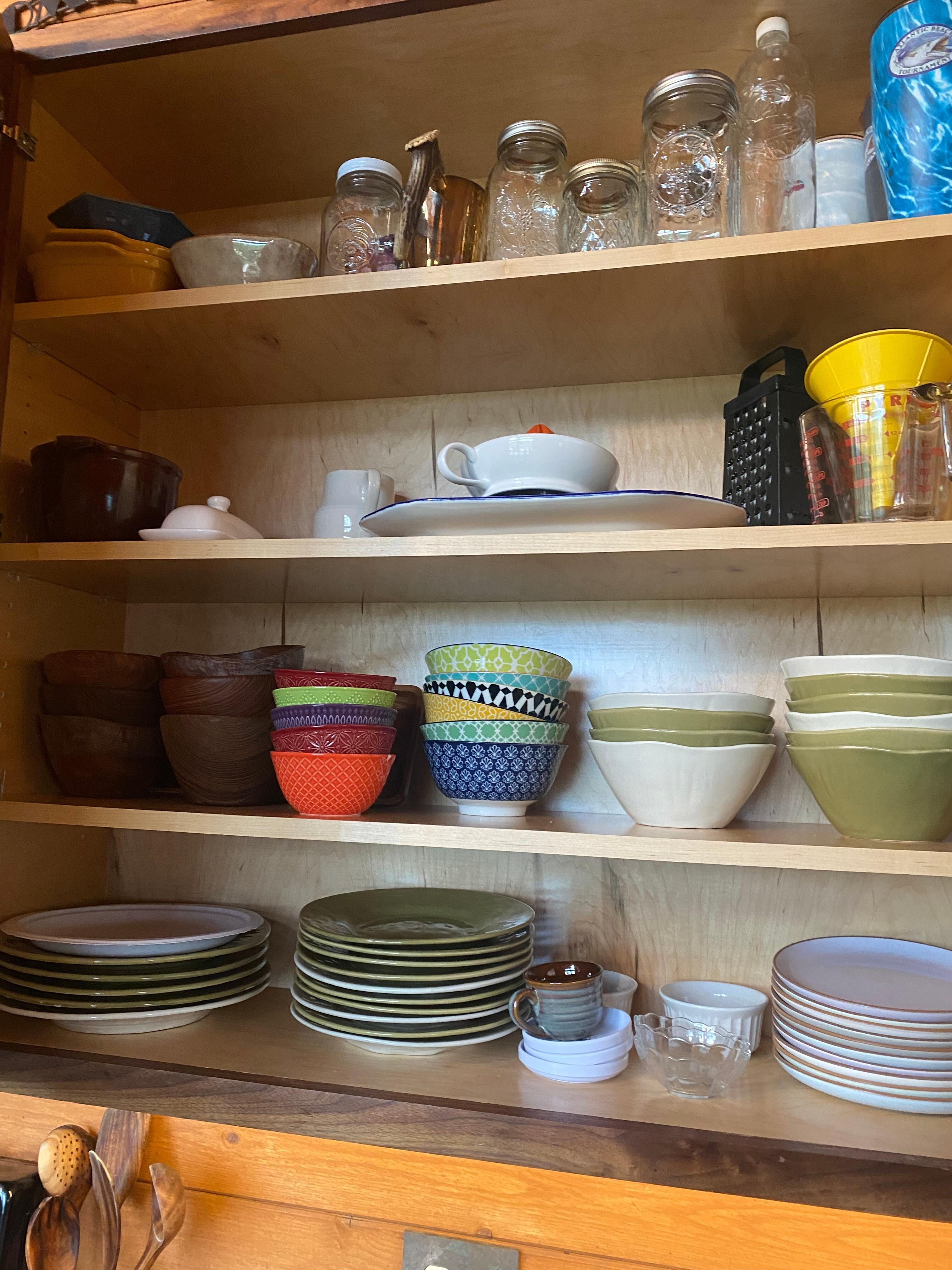 Extensive selection of tableware, etc.