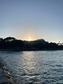 Sunrise over diamond head- less than 5 min walk
