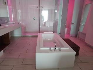 inferno room jacuzzi