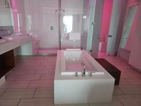 inferno room jacuzzi