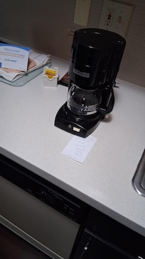 Coffee pot did not work well. Coffee was poor quality.