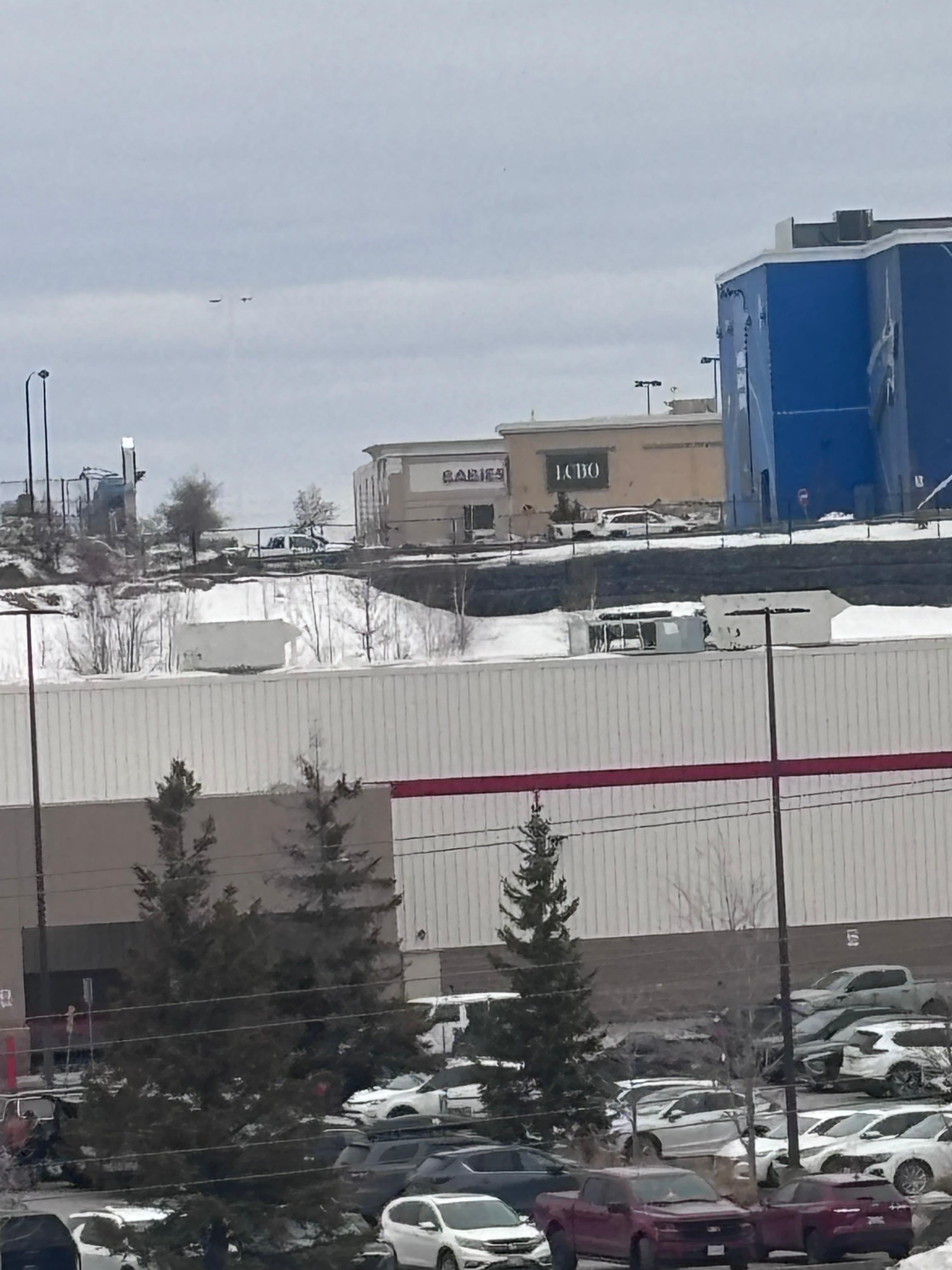 Central to all kinds of shopping & dining. 