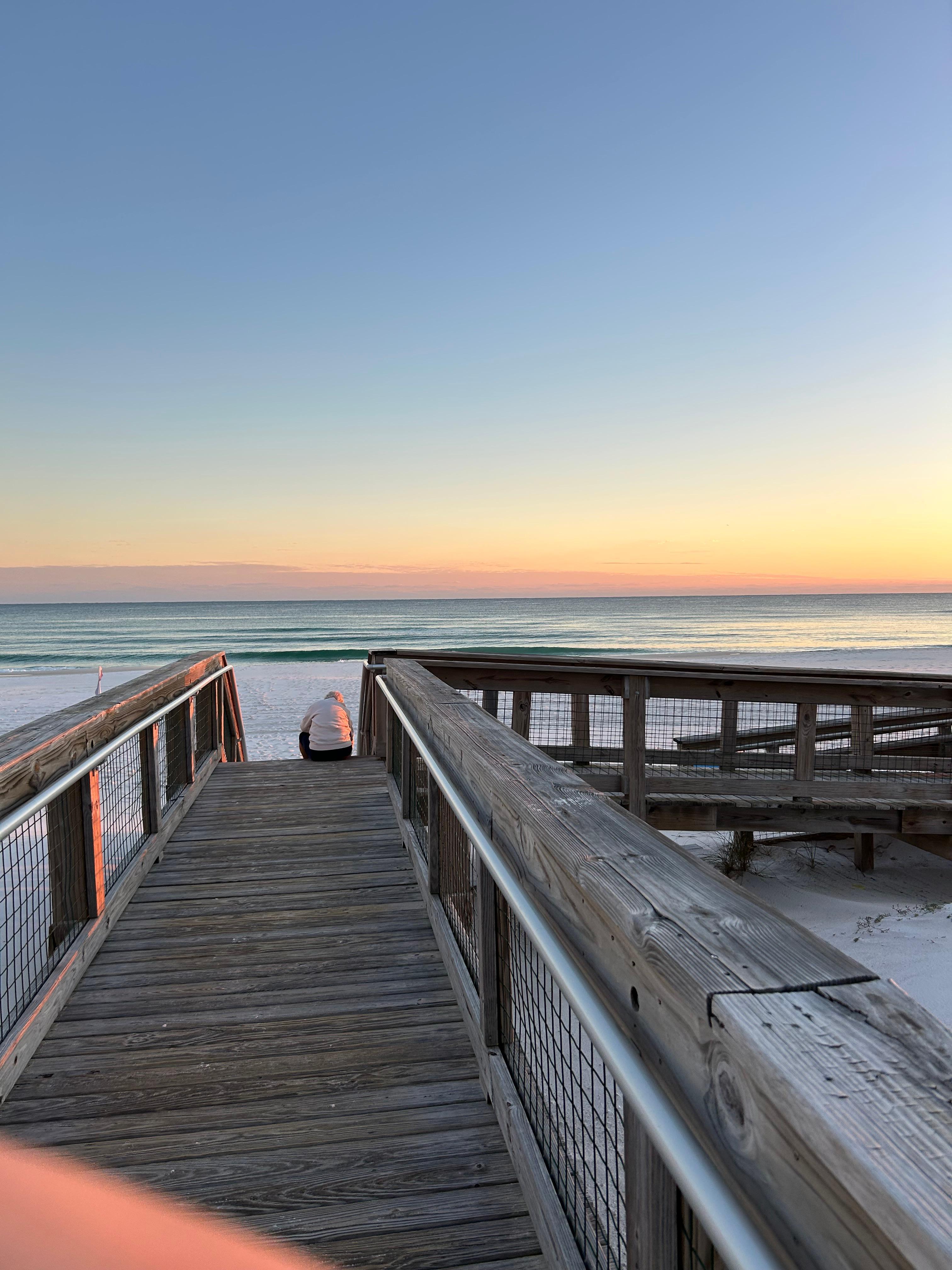 Our boardwalk to the beach🌻