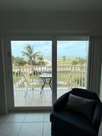 Standing in livingroom and the view to beach