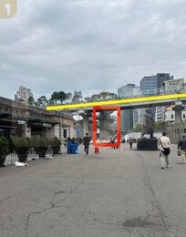 首爾站1號出口向左轉,
看到的空橋可以直達Hotel MANU。