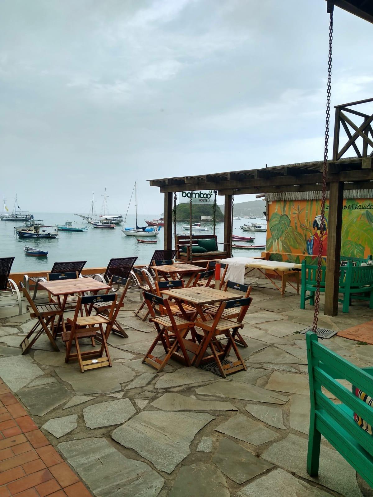 Área comum com vista para praia