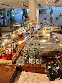 Vista del bufet desayuno