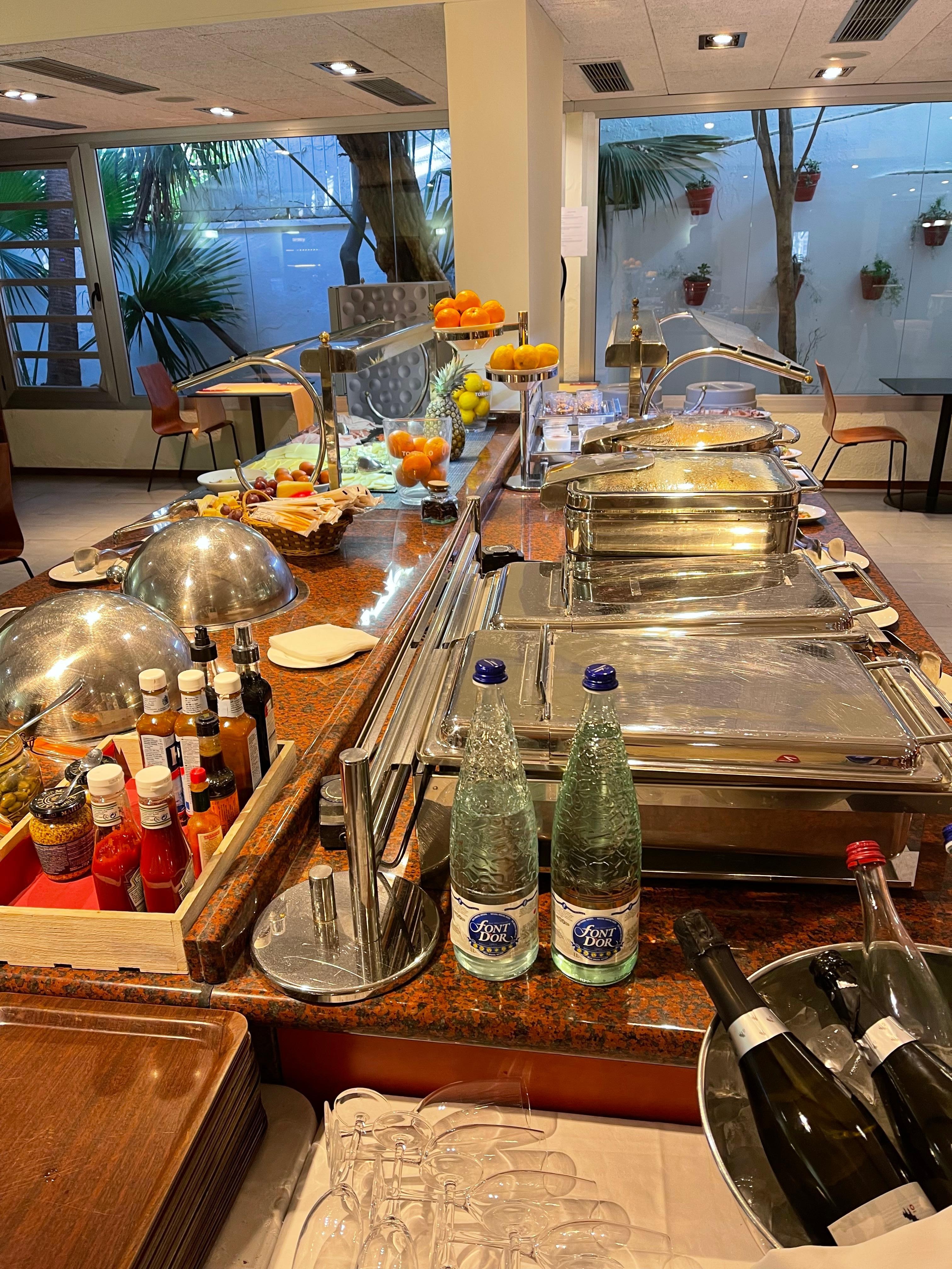 Vista del bufet desayuno