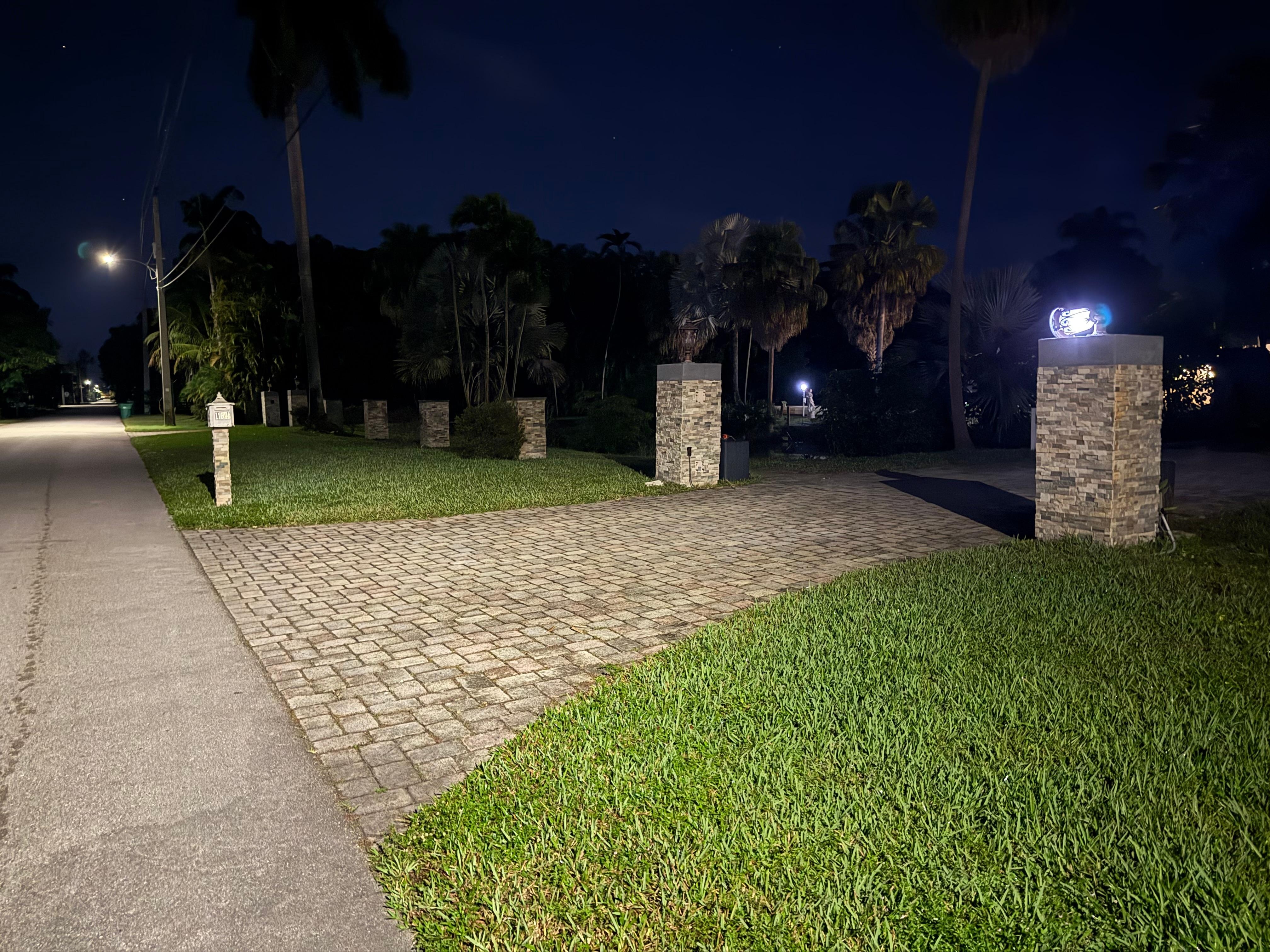 Entrance to driveway has 4 lights; only 1 worked