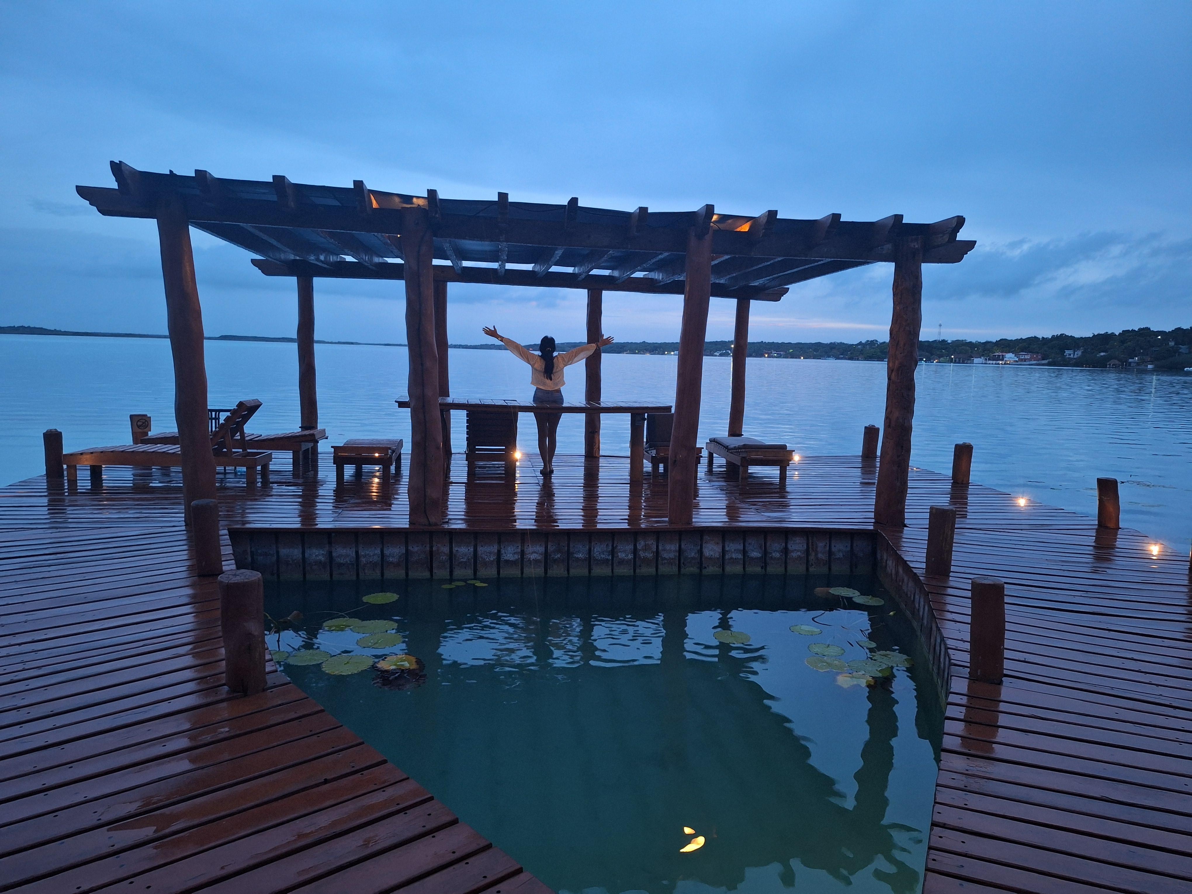 Muelle , espacio privado para disfrutar de la belleza de la Laguna y sus aguas 