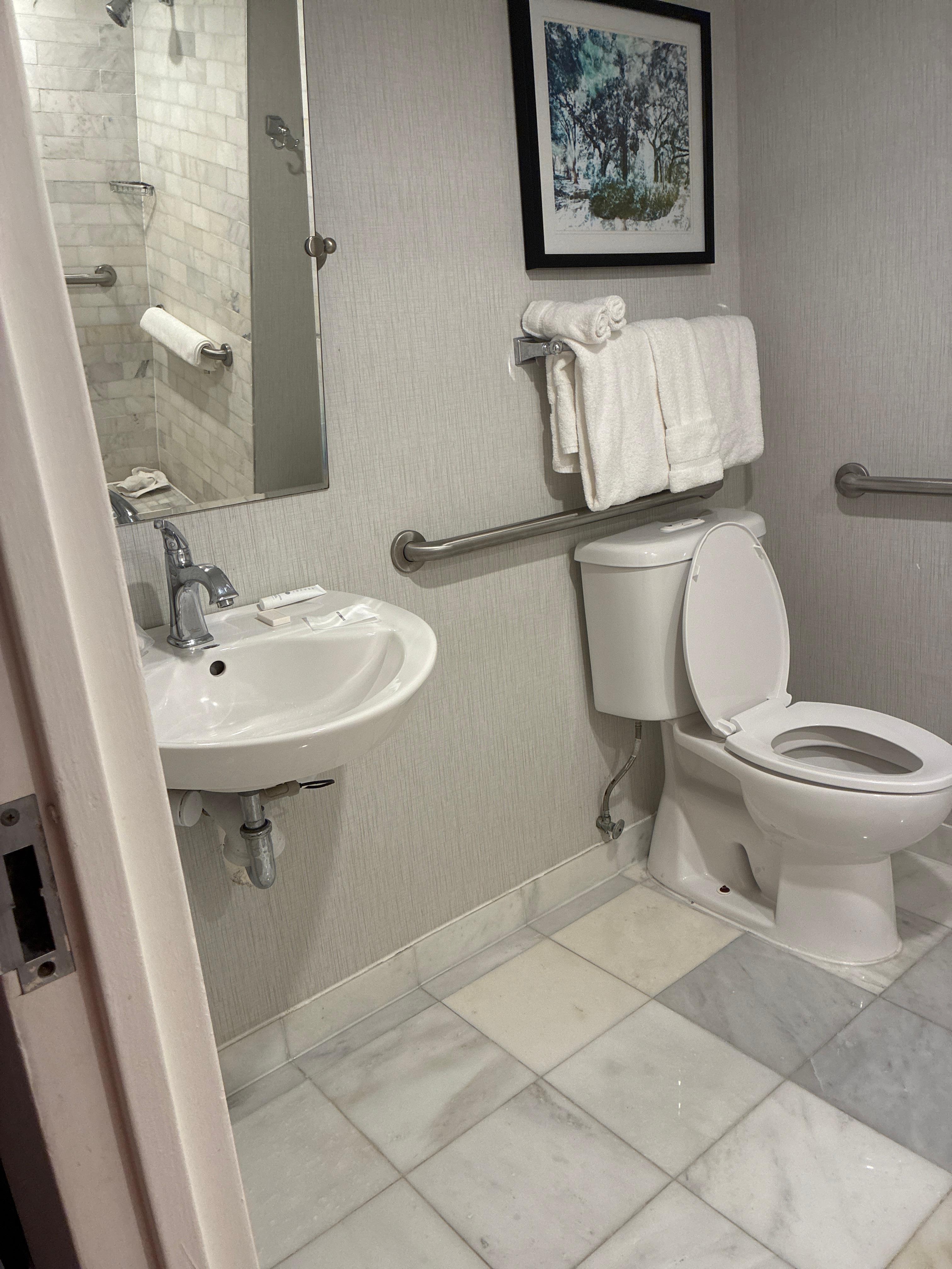 Huge bathroom but no shelf space 