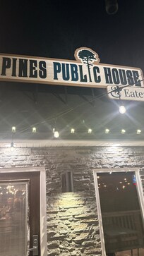 If you want the best cream of crab soup, burgers or wings don’t look any further!!! 10 out of 10!!