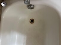 Rust bath tub an need tub looks nasty