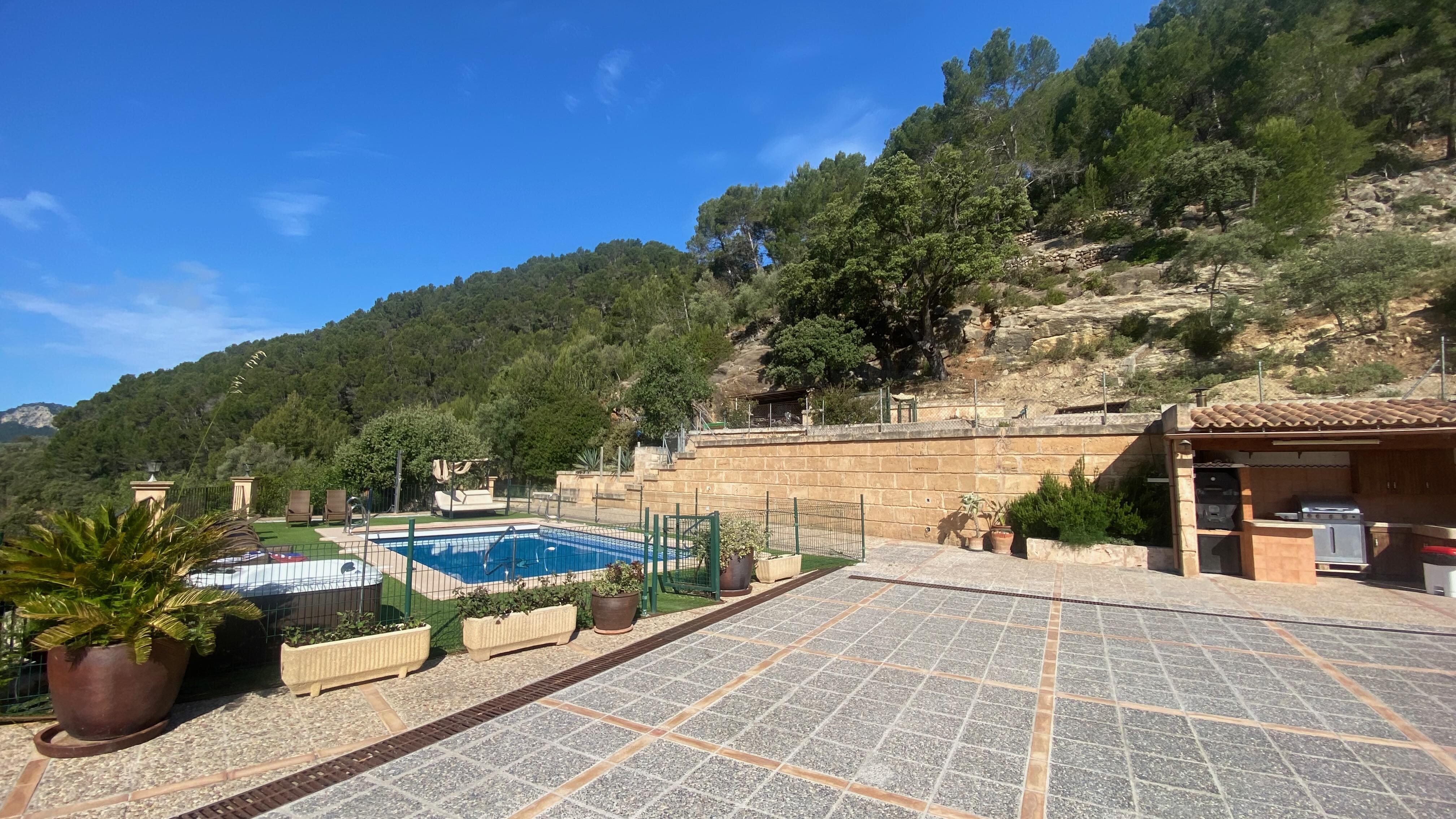 Large terrace, pool & BBQ area.