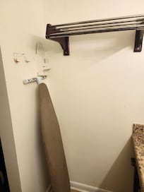 No Hagerstown
Rusty ironing board
No iron