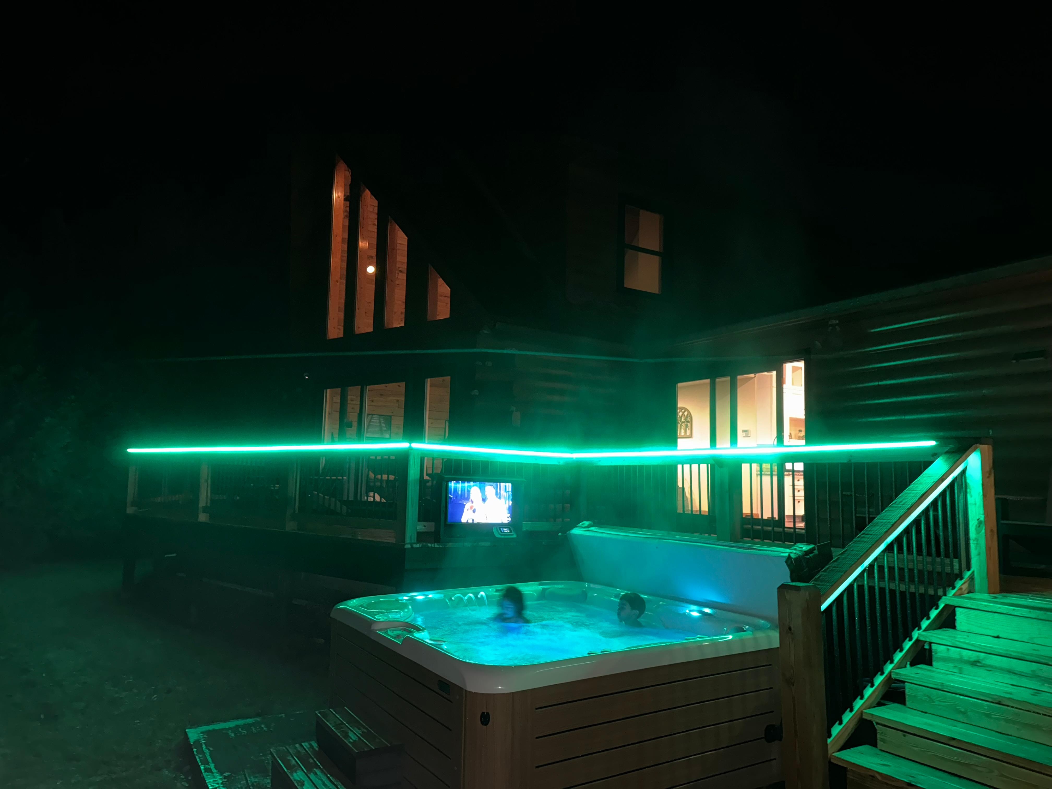 Amazing hot tub with outdoor tv