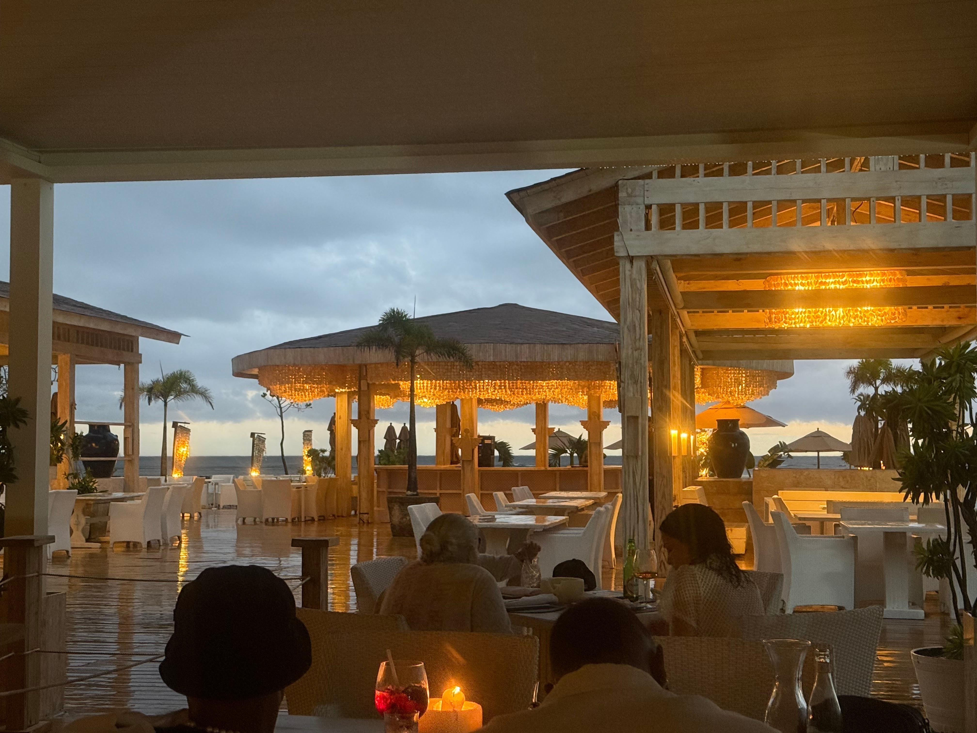 Neptunos restaurante oposite