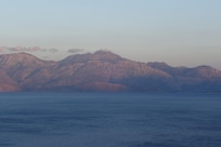 Abendlicher Blick über die Mirabellobucht zum Afendis Stavromenos